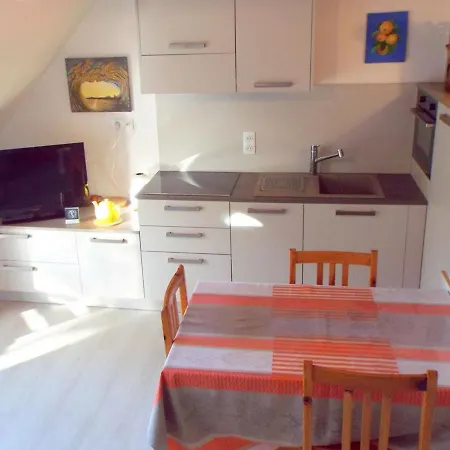 Apartamento Duplex 3 Pieces A 300m De La Avec Parking, Balcon Et Equipements Modernes - Fr-1-477-51