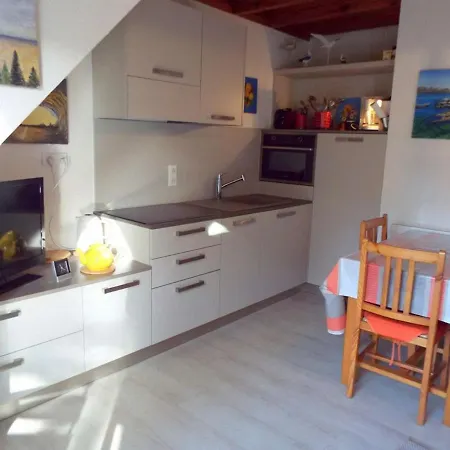 Duplex 3 Pieces A 300m De La Avec Parking, Balcon Et Equipements Modernes - Fr-1-477-51 *